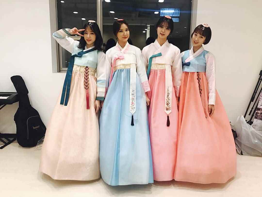 Hanbok truyền thống đến từ xứ sở kim chi có thêm các chi tiết khác