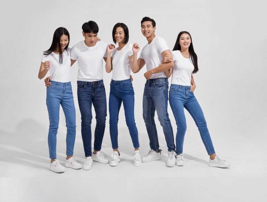 Phối đồ với quần jeans tạo nên sự năng động, cá tính