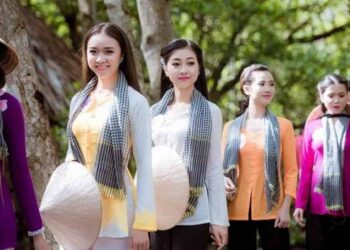 Áo bà ba và khăn rằn “đặc sản” của đất trời phương nam