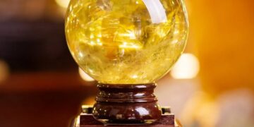 Quả cầu thạch anh vàng mang ý nghĩa phong thủy gì trong cuộc sống