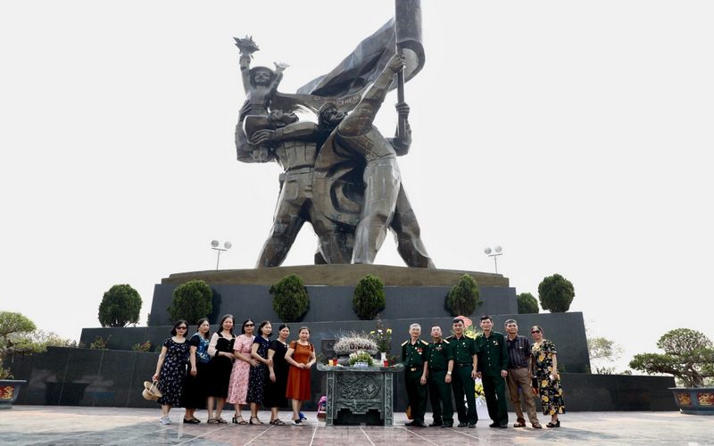 Tượng đài Chiến thắng Điện Biên Phủ
